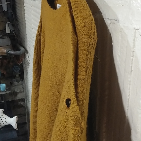 HYFVE small sweater button down one side of shoulder - Picture 6 of 6